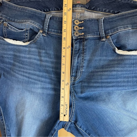 Torrid Feel The Fit Jegging Super Soft Jeans Size 24 / 3 Buttons Stretch - Picture 9 of 11